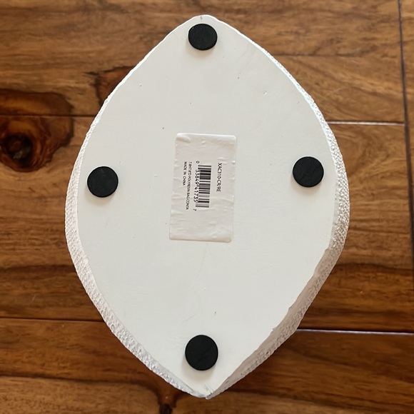 Resin Vase or flower pot - nice for holiday greens or even candy canes or snacks - Picture 4 of 9